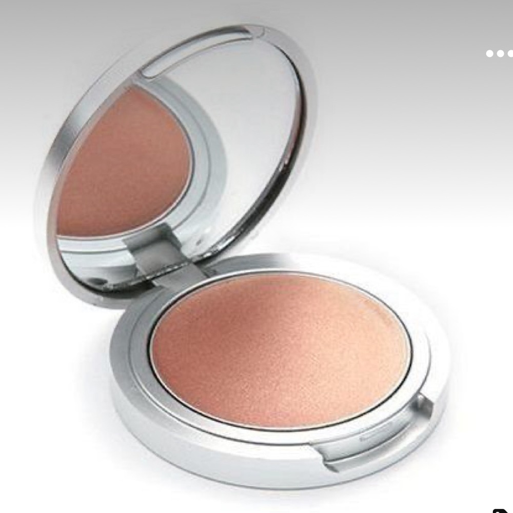 Sue Devitt Gel To Powder Blush -
North Cape- new